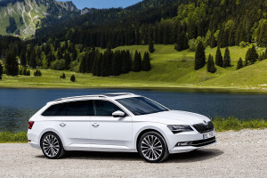 Skoda-Superb_Combi-(13)