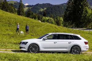 Skoda-Superb_Combi-(25)