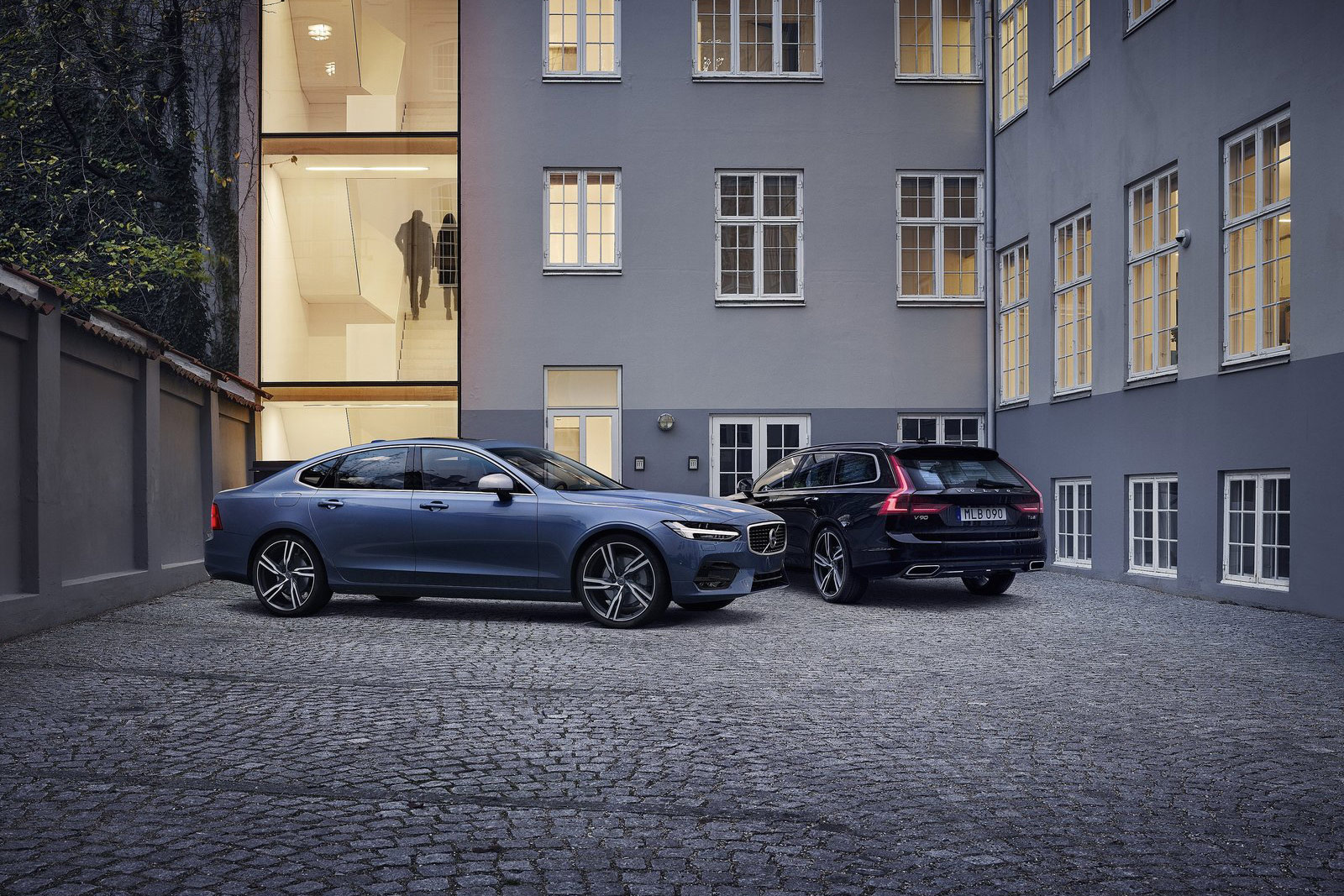 Volvo-V90_R-Design-(11)