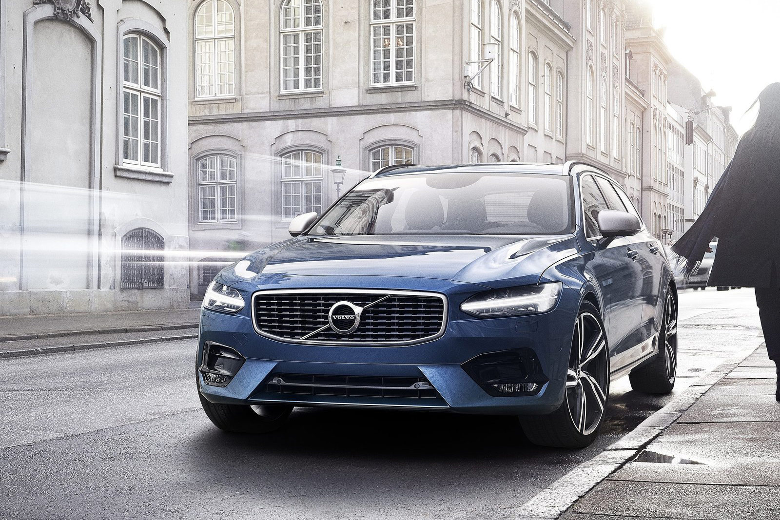 Volvo-V90_R-Design-(8)