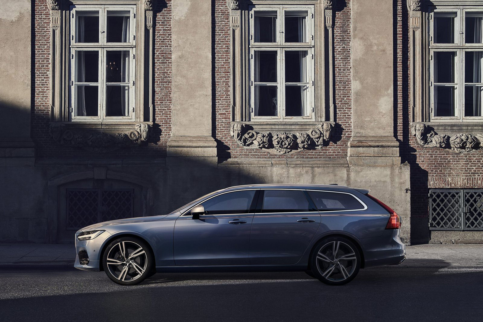 Volvo-V90_R-Design-(9)